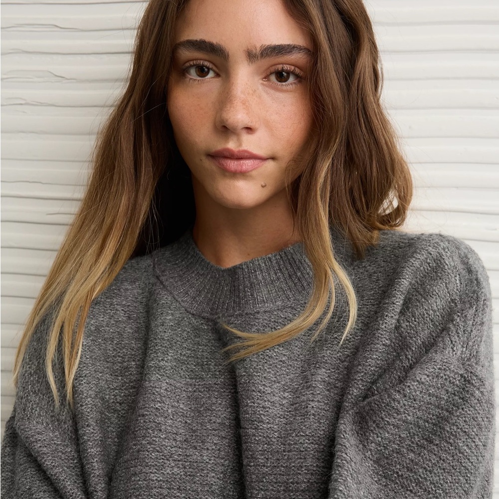 Women’s American Eagle ‘Whoa So Soft’ Gray Crew neck sweater Size Medium SO SOFT - Picture 4 of 14